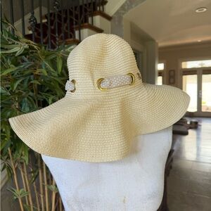 ADRIENN VITTADINA ladies, sun hat, very good condition gold accessory with trim